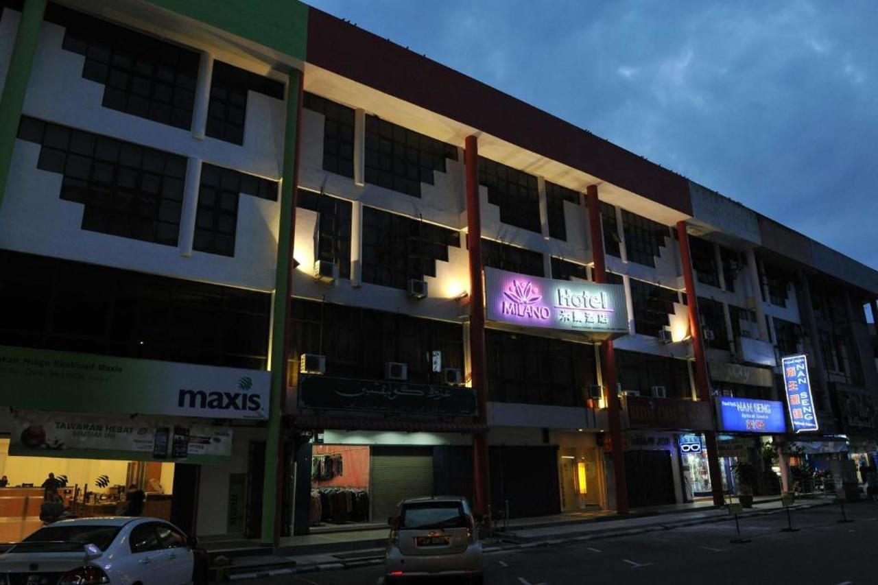 Milano Hotel Keluang Exterior foto