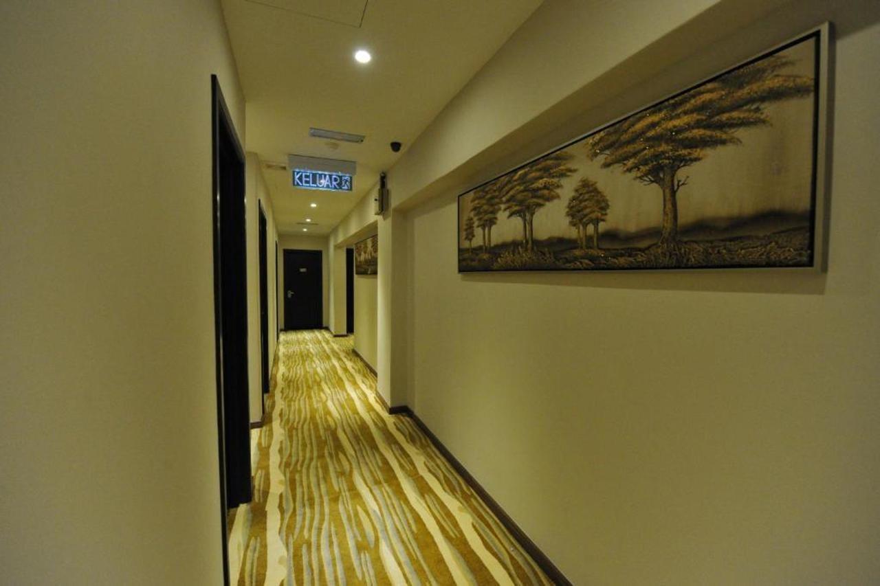 Milano Hotel Keluang Exterior foto