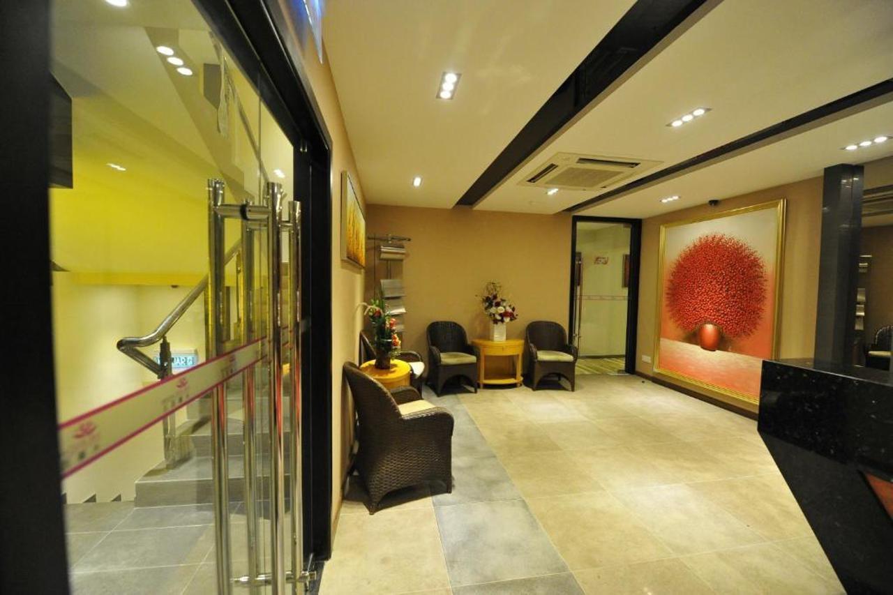 Milano Hotel Keluang Exterior foto
