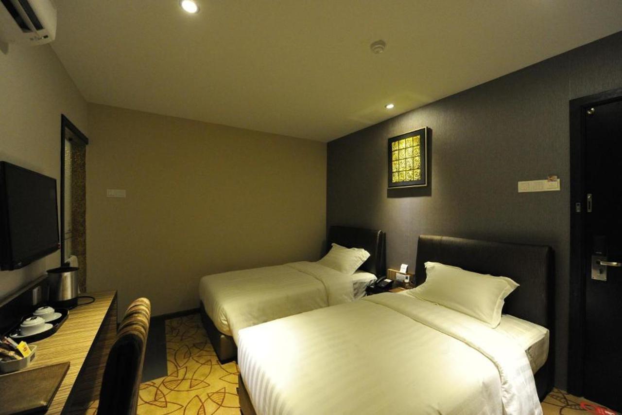 Milano Hotel Keluang Exterior foto