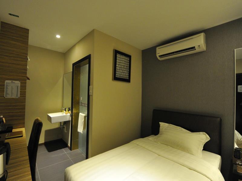 Milano Hotel Keluang Exterior foto