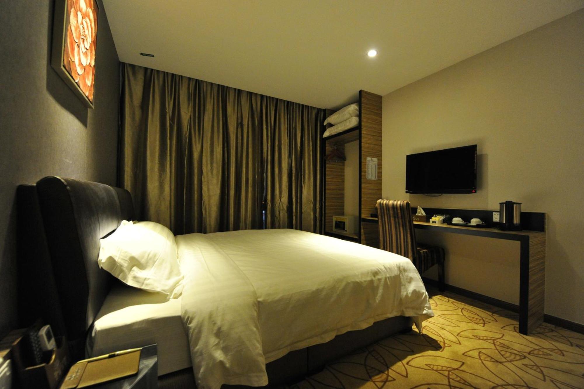 Milano Hotel Keluang Exterior foto